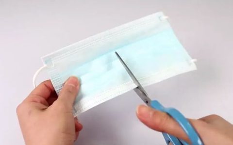 一次性口罩用完别扔，还有很多妙用！剪一刀放马桶里，作用神奇……